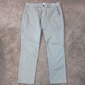 Gap men’s slim pants in light gray color, EUC